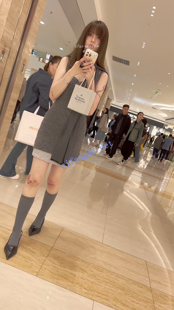 【永久专享】【KFC】顶级美女逛街回头率超高·膝盖手肘全是伤·金主太爽了【1V】【620M】