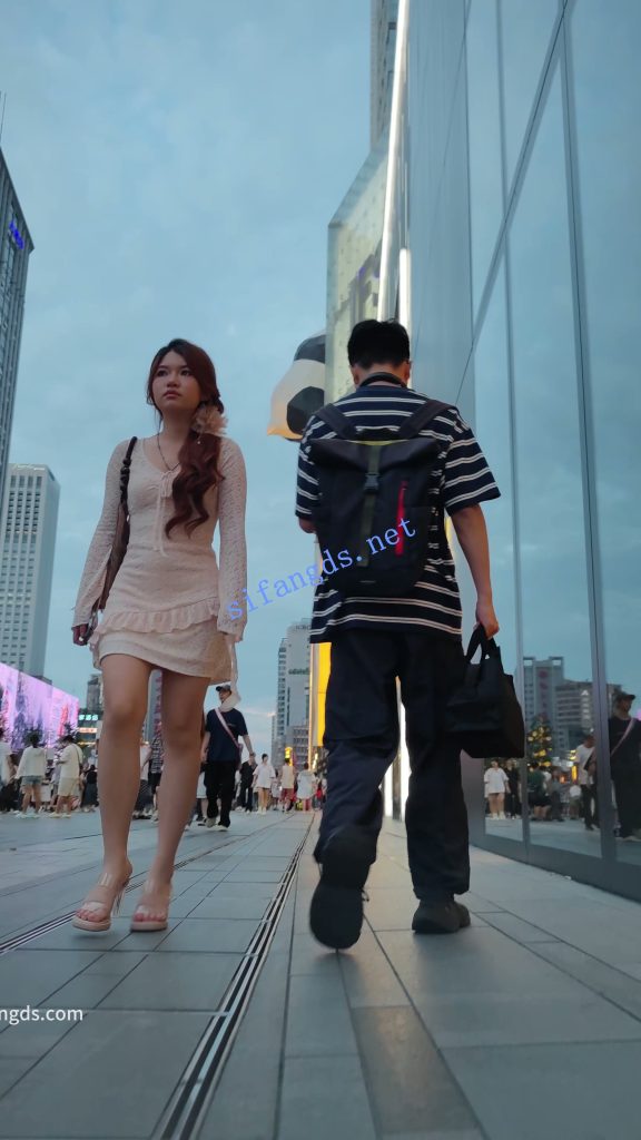 【永久专享】【CSCD】粉色连衣裙美女和朋友逛街，黄色内内带翅膀【1V】【863M】