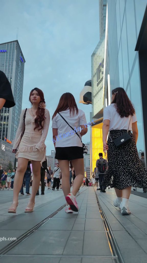 【永久专享】【CSCD】粉色连衣裙美女和朋友逛街，黄色内内带翅膀【1V】【863M】