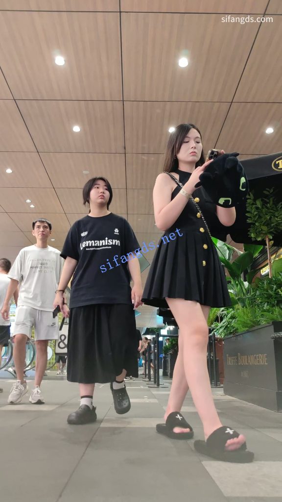 【永久专享】【CSCD】黑色连衣裙美女和朋友逛街买蛋糕，黑色窄内【1V】【908M】