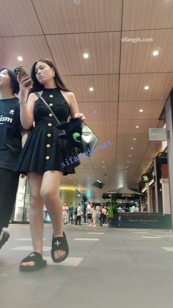 【永久专享】【CSCD】黑色连衣裙美女和朋友逛街买蛋糕，黑色窄内【1V】【908M】