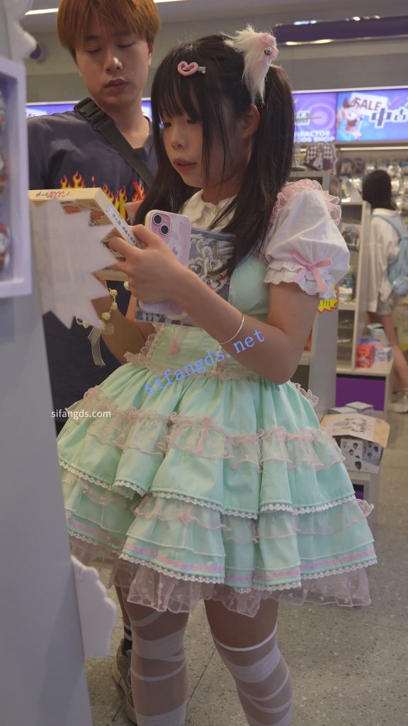 【永久专享】(BC-AA-590)双马尾蕾丝裙小学妹..弯腰CD蕾丝边内裤看镜头了【1V】【458M】