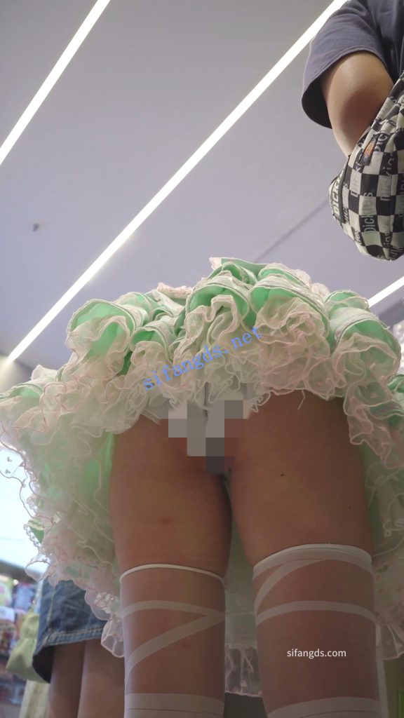 【永久专享】(BC-AA-590)双马尾蕾丝裙小学妹..弯腰CD蕾丝边内裤看镜头了【1V】【458M】