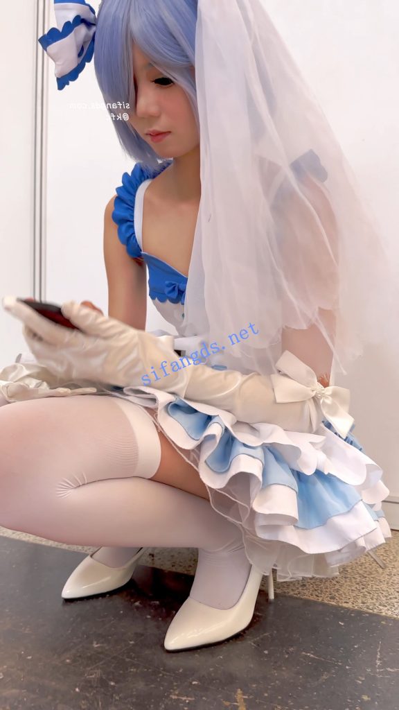 【永久专享】【KFC】顶级身材COSER蕾姆学生妹·过膝白丝婚纱短裙白内可爱【1V】【1.31G】