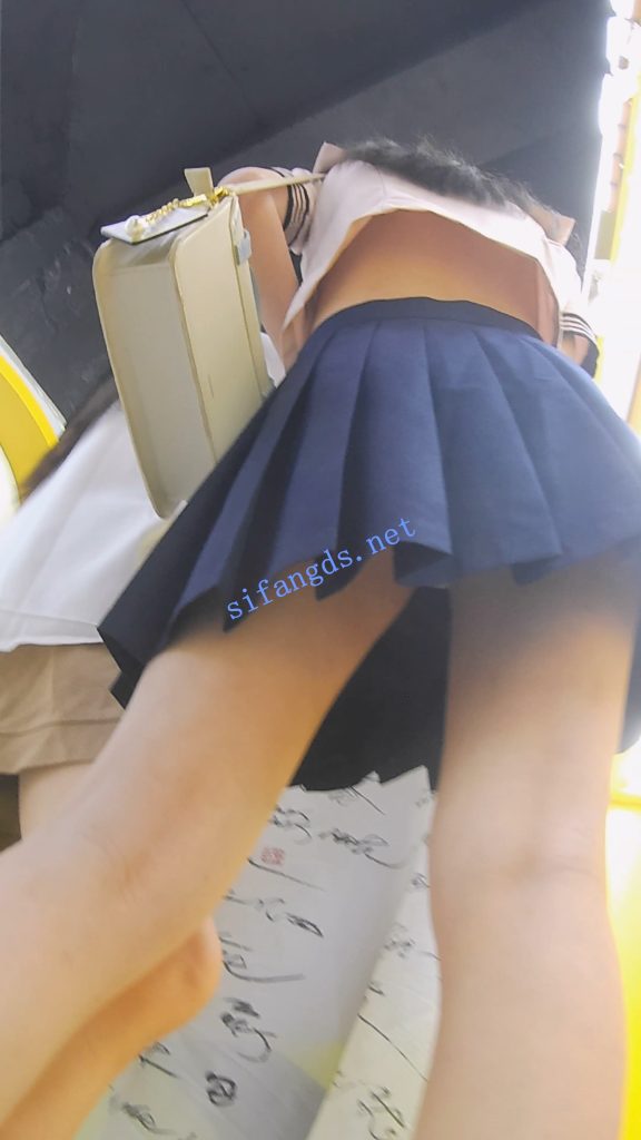 【永久专享】『D·D』-212-粉衣JK，长腿学生妹，白内中间尿黄【1V】【689M】