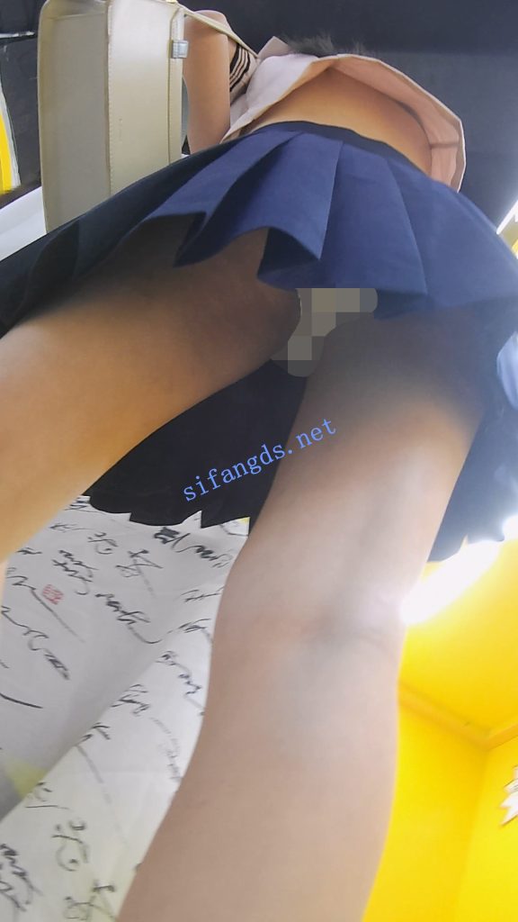 【永久专享】『D·D』-212-粉衣JK，长腿学生妹，白内中间尿黄【1V】【689M】