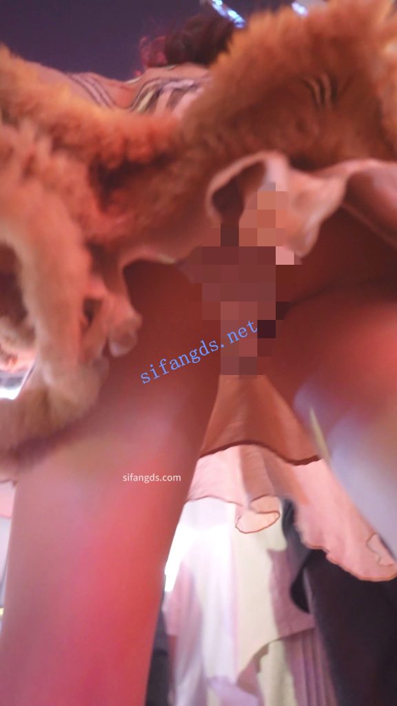 【永久专享】(BC-AA-589)蕾丝裙美女无缝衔接约会两男生..微透圆点内前后CD【1V】【343M】