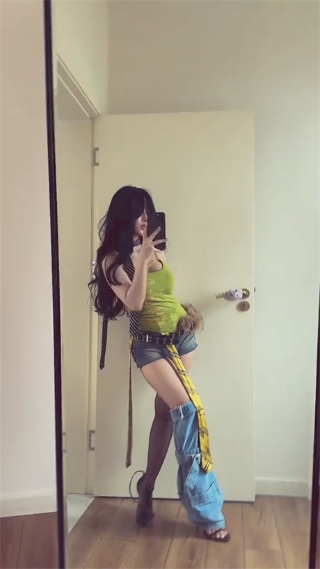 ❣️推荐❣️抖音颜值嫩妹【要相信光】裸舞诱惑，大尺度掰穴展示，奶圆逼粉，高质量蝴蝶穴【13V】【181M】