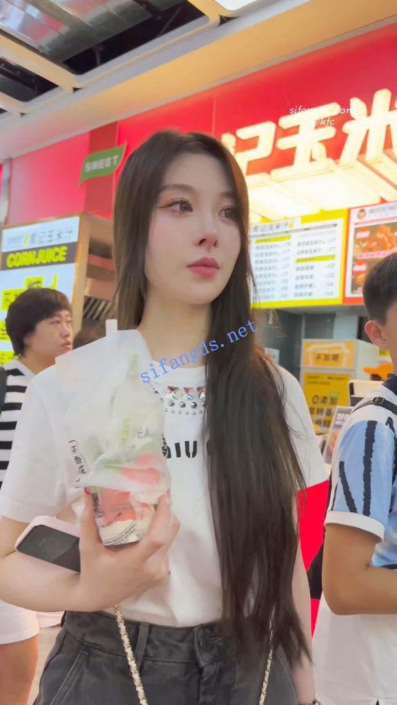 【永久专享】【KFC】短裙美女和闺蜜买奶茶·精装气质型·大哥一直偷看美女【1V】【774M】