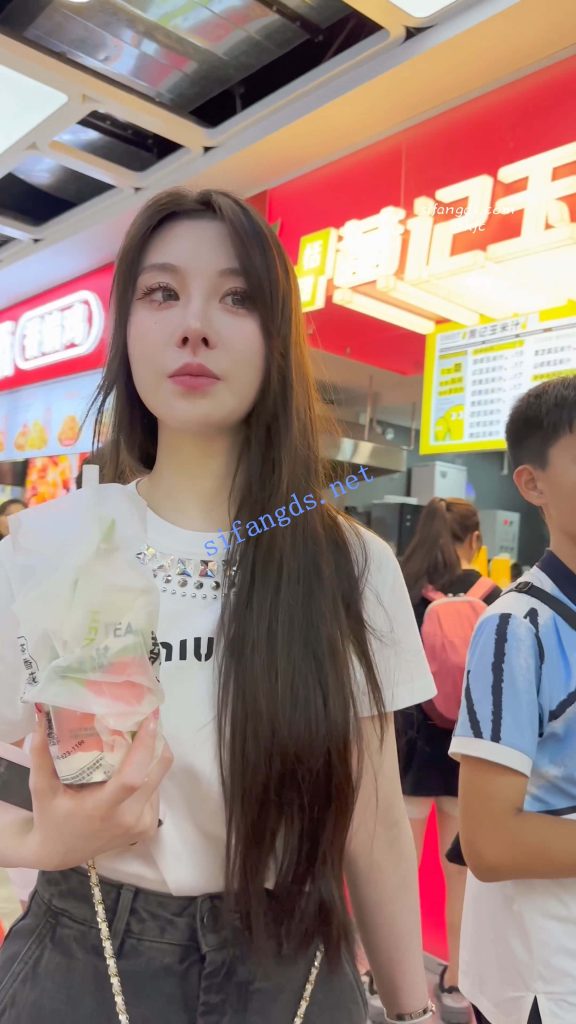 【永久专享】【KFC】短裙美女和闺蜜买奶茶·精装气质型·大哥一直偷看美女【1V】【774M】