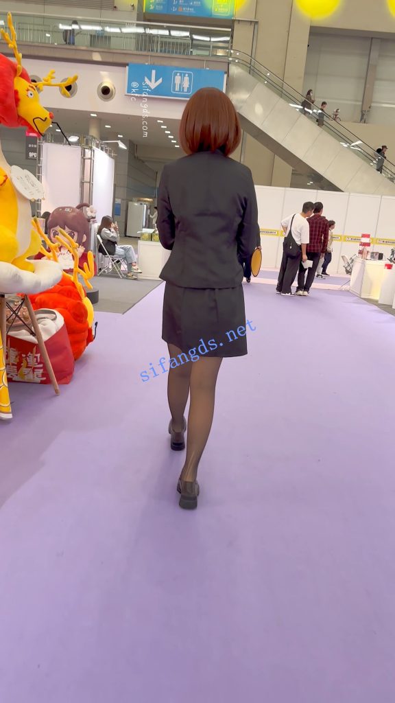 【永久专享】【KFC】OL制服COSER学生妹·薄款黑丝袜紫色内内前后CD【1V】【372M】