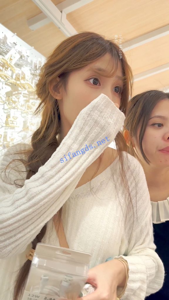 【永久专享】【KFC】身材极品超美混血学生妹·包臀裙马尾辫白色内前后CD【1V】【365M】