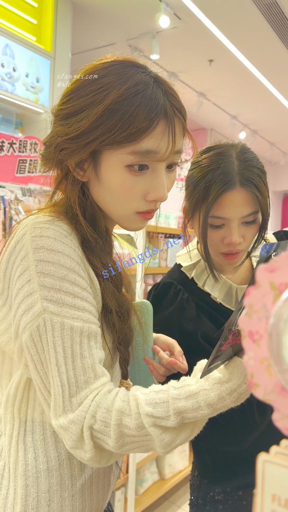 【永久专享】【KFC】身材极品超美混血学生妹·包臀裙马尾辫白色内前后CD【1V】【365M】