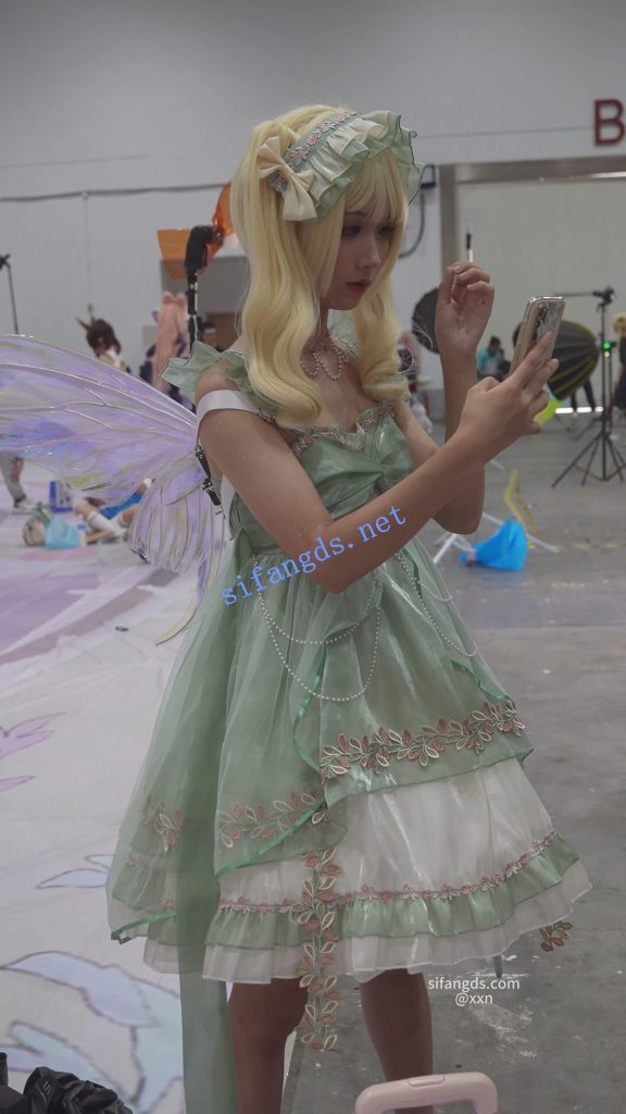 【永久专享】【xxn-326】双马尾蕾丝裙美女..穿裙撑无打底..浅黄内前后CD【1V】【604M】