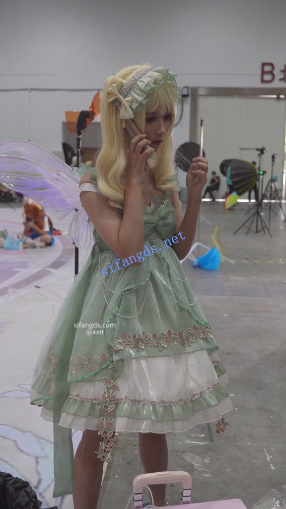 【永久专享】【xxn-326】双马尾蕾丝裙美女..穿裙撑无打底..浅黄内前后CD【1V】【604M】