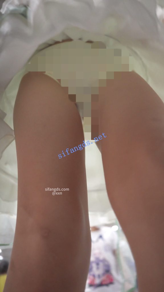 【永久专享】【xxn-326】双马尾蕾丝裙美女..穿裙撑无打底..浅黄内前后CD【1V】【604M】