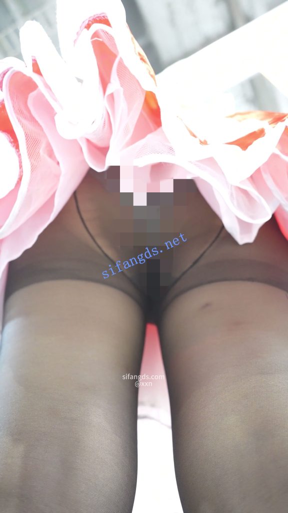 【永久专享】【xxn-327】黑丝女仆小姐姐..撅屁股被拍..内裤夹进屁股缝【1V】【535M】