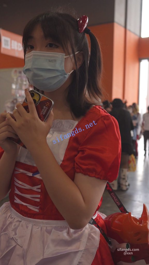 【永久专享】【xxn-327】黑丝女仆小姐姐..撅屁股被拍..内裤夹进屁股缝【1V】【535M】