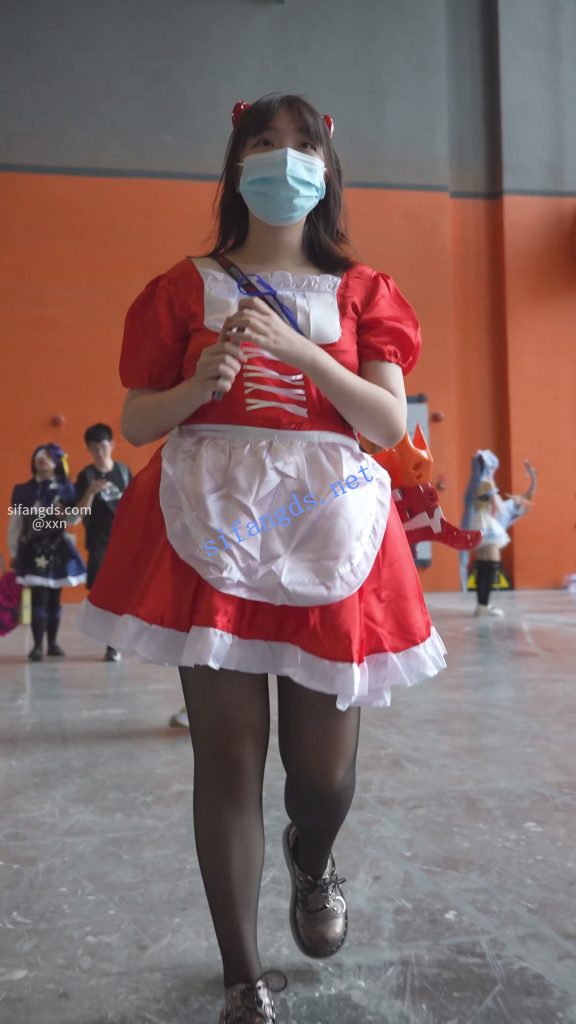 【永久专享】【xxn-327】黑丝女仆小姐姐..撅屁股被拍..内裤夹进屁股缝【1V】【535M】