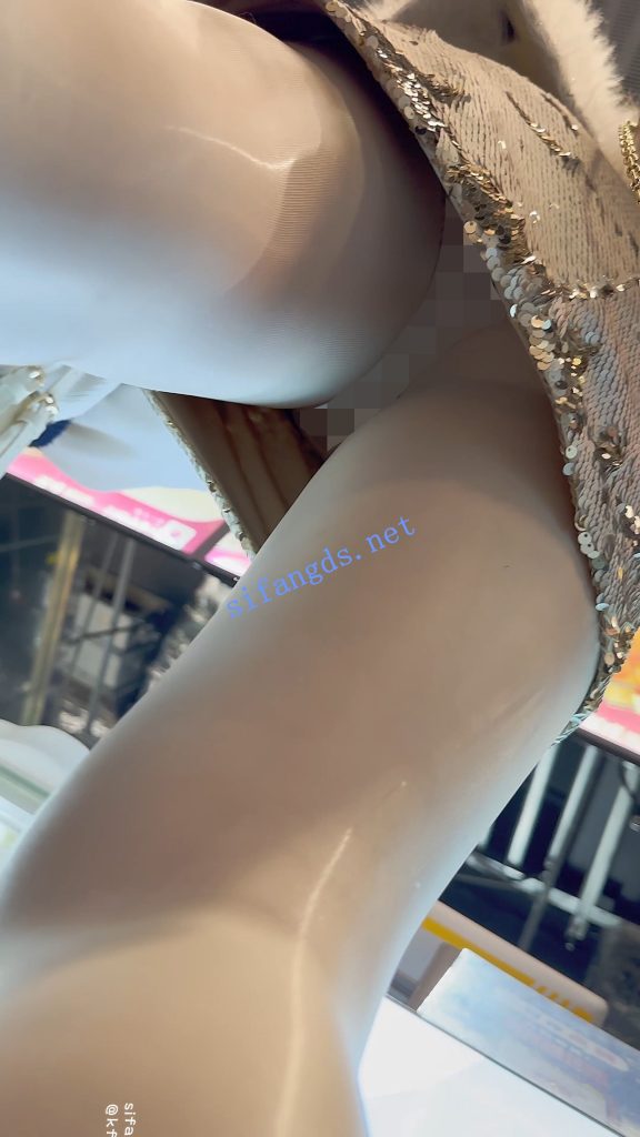 【永久专享】【KFC】网红级美女和帅男友逛街·油光肉丝袜短裙白内超骚【1V】【726M】