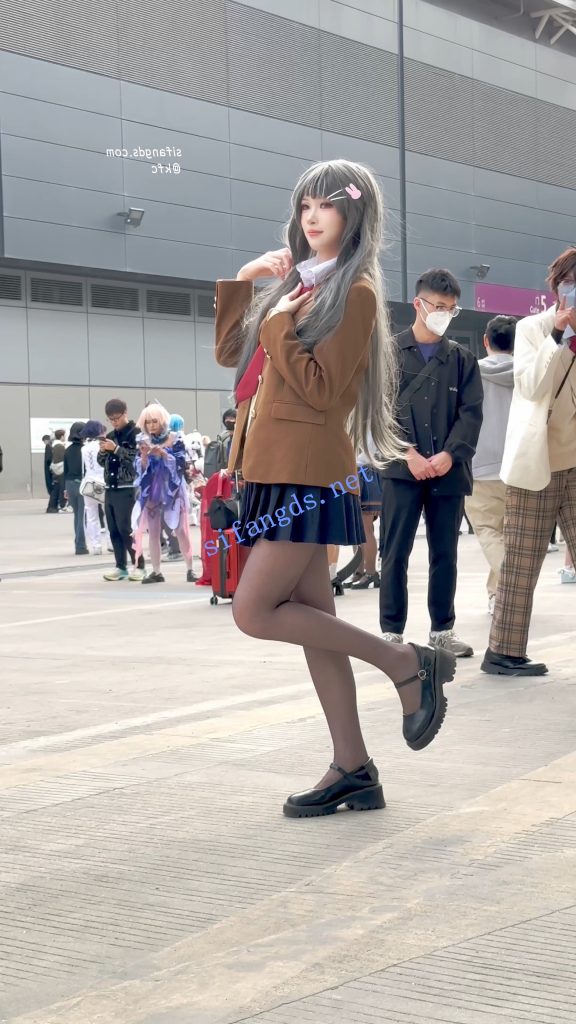 【永久专享】【KFC】超可爱萝莉麻衣学姐·黑丝白透内·男友拍脸我拍裙底【1V】【0.98G】