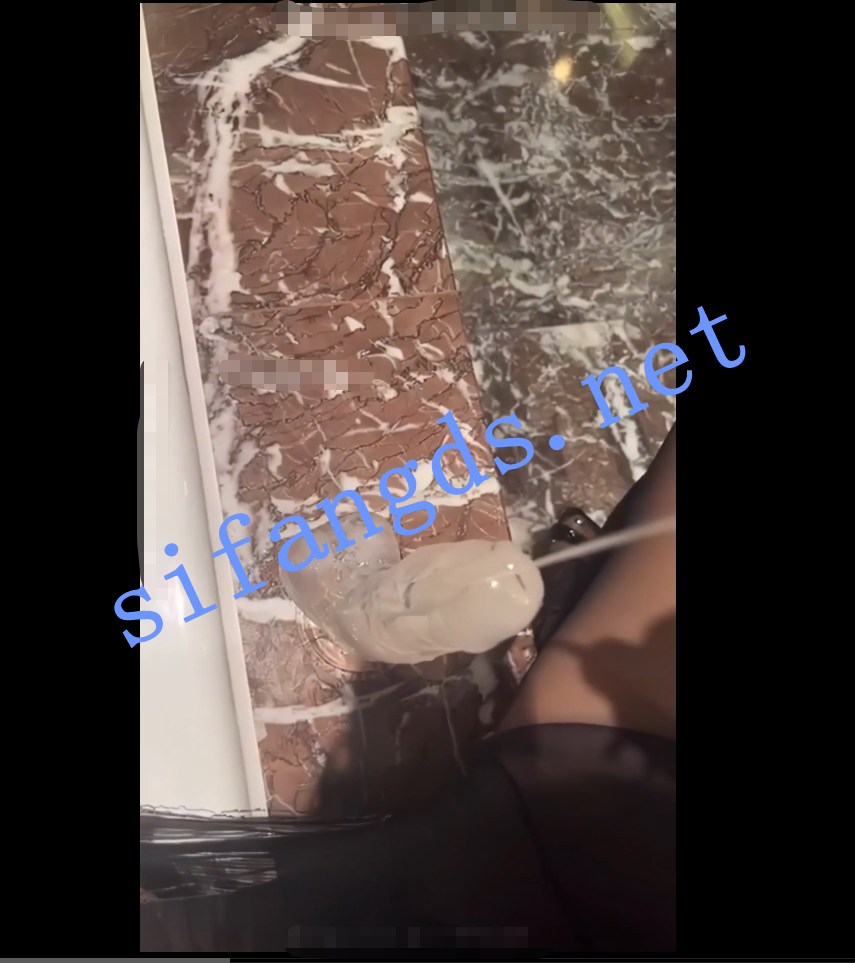 【推特抖音巨乳】可乐 selianacola 最新超粗道具插逼露点原声【1V】【3.35G】