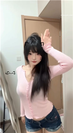 快手嫩妹小主播 高价定制裸舞自慰插穴 可爱反差萌出水【27V】【1.1G】