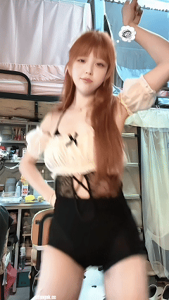 抖音123W粉主播 炸炸姐 骚舞福利 瑜伽裤动感摇摆合集【54V】【1.58G】