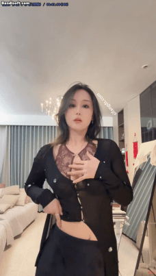 【抖音 L.露】丰满巨乳女神 顶级少妇 性感睡衣 极限骚舞【1V】【1.12G】