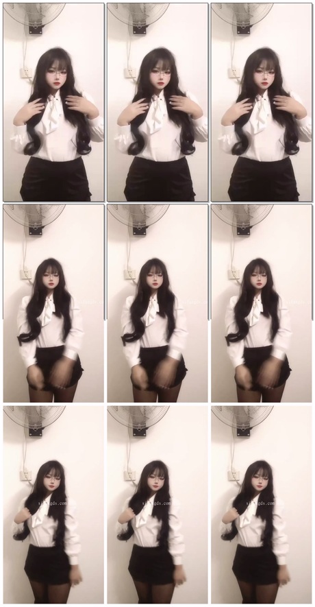 ❣️推荐❣️快手颜值嫩妹【小莫宝】大奶粉穴，一小撮毛好性感，道具自慰，痴女形态淫语调教【9V】【243M】