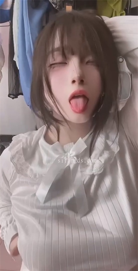 ❣️推荐❣️快手颜值嫩妹【小莫宝】大奶粉穴，一小撮毛好性感，道具自慰，痴女形态淫语调教【9V】【243M】