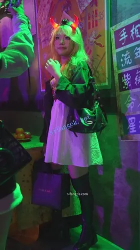 (BC-AA-605)金发小姐姐白裙长靴拍照..无痕浅黄内开灯拍摄【1V】【546M】