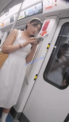 【永久专享】『D·D』-226-雪白长裙，精致小姐姐，浅蓝窄内【1V】【1.86G】