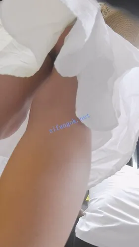 【永久专享】『D·D』-226-雪白长裙，精致小姐姐，浅蓝窄内【1V】【1.86G】