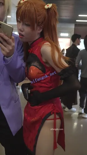 【xxn-339】明日香旗袍cos美女..蕾丝内直接露外面..扶梯弯腰CD【1V】【532M】