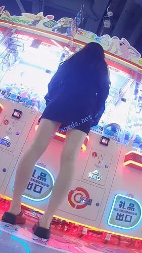 『D·D』-221-黑包臀裙，精神小妹，激动玩游戏，白内【1V】【1.24G】