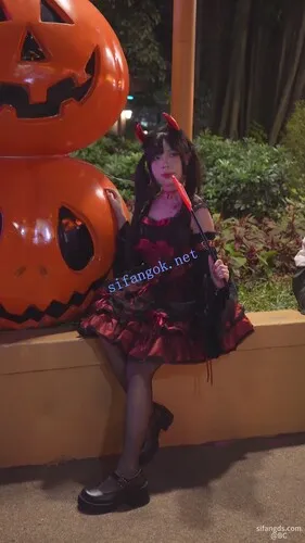 (BC-SSS-098)双马尾蕾丝裙吊带袜..和男友一起给她拍照+开闪CD【1V】【553M】