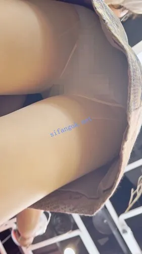 【KFC】长裙学生妹和闺蜜逛街·肉色丝袜白色内内前后CD【1V】【297M】