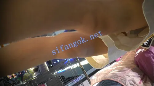 （空城原创）欧美范的宽松白裤少妇，透明白N漏出黑森林【1V】【262M】