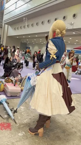 【KFC】COSER学生妹和男友相同装扮逛街·粉色内内低角度前后CD【1V】【384M】