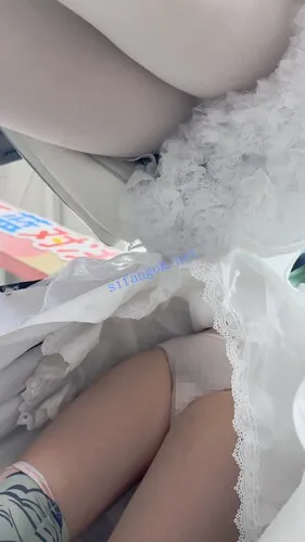 【KFC】学生妹COSER玩手机·放心遮住后面忽略前面·微透黑白内【1V】【307M】 6 【KFC】学生妹COSER玩手机·放心遮住后面忽略前面·微透黑白内【1V】【307M】 6