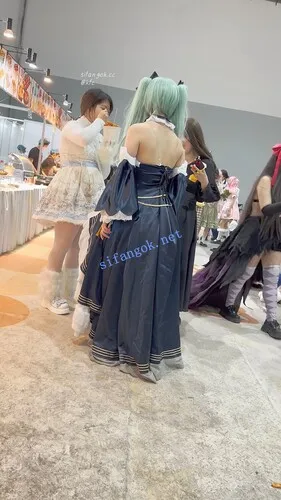 【KFC】学生妹COSER玩手机·放心遮住后面忽略前面·微透黑白内【1V】【307M】 7 【KFC】学生妹COSER玩手机·放心遮住后面忽略前面·微透黑白内【1V】【307M】 7