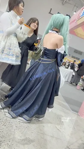 【KFC】学生妹COSER玩手机·放心遮住后面忽略前面·微透黑白内【1V】【307M】 8 【KFC】学生妹COSER玩手机·放心遮住后面忽略前面·微透黑白内【1V】【307M】 8