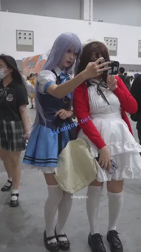 【xxn-347】蓝色制服过膝袜cos小姐姐..半蹲拍照被CD浅绿内【1V】【618M】