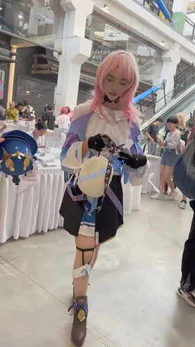 【KFC】学生妹COSER逛街·翘起屁股给你看肉丝白色半透内内【1V】【557M】 1