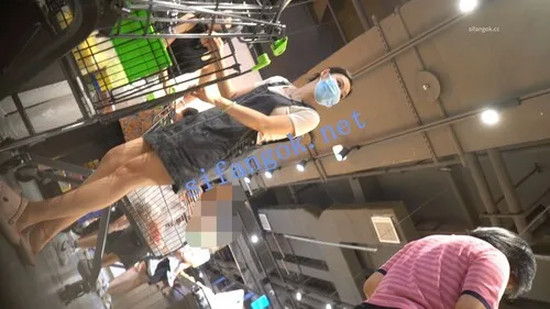 （空城原创）超短牛仔裙美女逛超市，干净天蓝N包裹肉臀【1V】【456M】 6