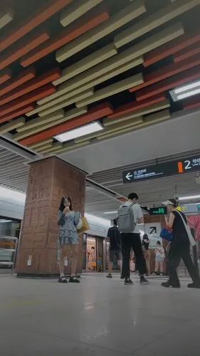 熊猫CD-XM356灰色连衣裙小姐姐坐地铁，白色内内【1V】【1.33G】 2