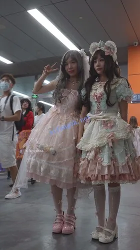 【xxn-257】粉色蕾丝裙可爱小姐姐..白丝屁股位置破了前后CD【1V】【445M】 5 【xxn-257】粉色蕾丝裙可爱小姐姐..白丝屁股位置破了前后CD【1V】【445M】 5