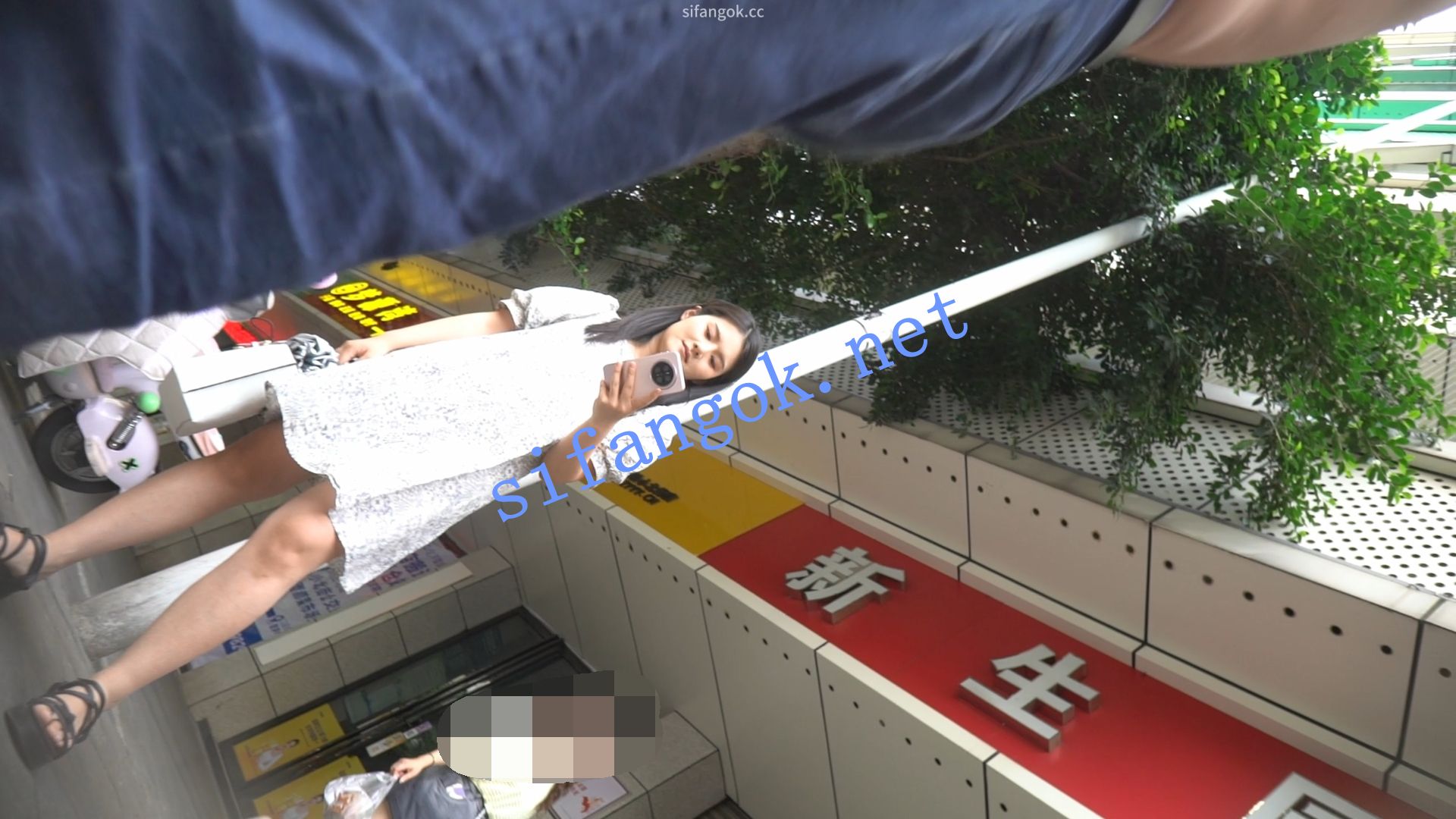 【永久专享】（空城原创）路边等车的宽松连衣裙小少妇，米白微透N前后C【1V】【391M】