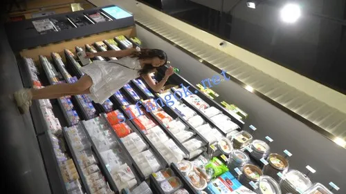 (空城原创)超短白裙小美女逛超市,干净白N裹出13缝【1V】【500M】 8 (空城原创)超短白裙小美女逛超市,干净白N裹出13缝【1V】【500M】 8